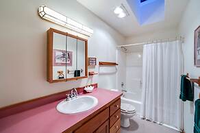 Snowline Cabin #51 - Executive Style Vacation Home That Sleeps 8!