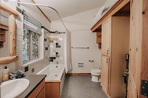 Glacier Springs Cabin #60 The Family Time Cabin!