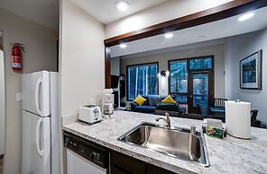 Snowater Condo #story Condo - Sleeps 4 - Close to Community Amenities!