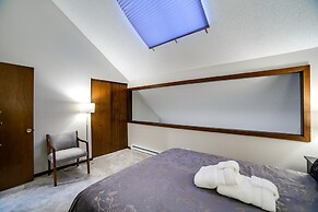 Snowater Condo #story Condo - Sleeps 4 - Close to Community Amenities!