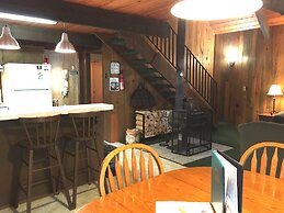 Snowline Cabin #98 A pet Friendly Cabin With a Wood Stove, hot tub and