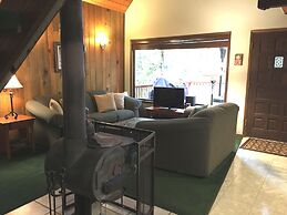 Snowline Cabin #98 A pet Friendly Cabin With a Wood Stove, hot tub and