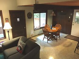 Snowline Cabin #98 A pet Friendly Cabin With a Wood Stove, hot tub and