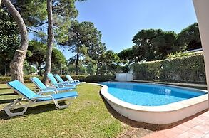 Perfect Retreat Overlooking Pinhal Golf Course, Private Pool, Off-stre