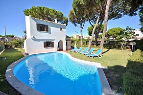 Perfect Retreat Overlooking Pinhal Golf Course, Private Pool, Off-stre