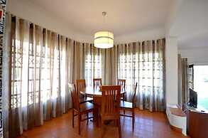 Perfect Retreat Overlooking Pinhal Golf Course, Private Pool, Off-stre
