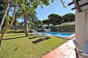 Perfect Retreat Overlooking Pinhal Golf Course, Private Pool, Off-stre