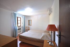 Perfect Retreat Overlooking Pinhal Golf Course, Private Pool, Off-stre