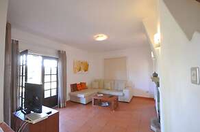 Perfect Retreat Overlooking Pinhal Golf Course, Private Pool, Off-stre