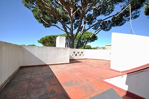 Perfect Retreat Overlooking Pinhal Golf Course, Private Pool, Off-stre