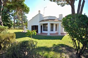 Perfect Retreat Overlooking Pinhal Golf Course, Private Pool, Off-stre