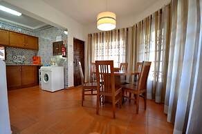 Perfect Retreat Overlooking Pinhal Golf Course, Private Pool, Off-stre