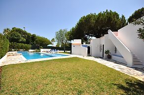 Delightful Single-storey Villa, Private Pool, Free air Conditioning an
