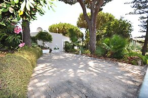 Delightful Single-storey Villa, Private Pool, Free air Conditioning an