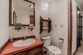 Snowater Condo #57 - A Great 2-story Family Condo That Sleeps 6!