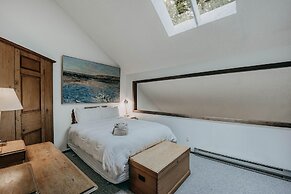 Snowater Condo #57 - A Great 2-story Family Condo That Sleeps 6!