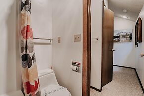 Snowater Condo #57 - A Great 2-story Family Condo That Sleeps 6!