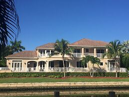 Beautiful Huge Marco Island Fl Waterfront Home- Great for Large Famili