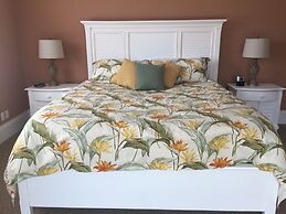 Beautiful Huge Marco Island Fl Waterfront Home- Great for Large Famili