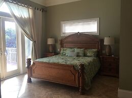 Beautiful Huge Marco Island Fl Waterfront Home- Great for Large Famili