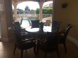 Beautiful Huge Marco Island Fl Waterfront Home- Great for Large Famili