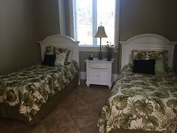 Beautiful Huge Marco Island Fl Waterfront Home- Great for Large Famili