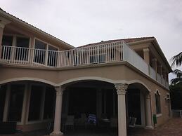 Beautiful Huge Marco Island Fl Waterfront Home- Great for Large Famili