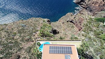 An Uninterrupted 180º Overlooking the Atlantic Ocean
