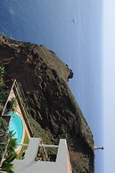 An Uninterrupted 180º Overlooking the Atlantic Ocean