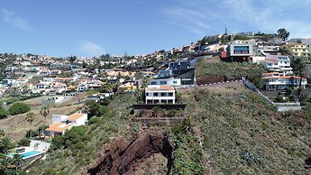 An Uninterrupted 180º Overlooking the Atlantic Ocean