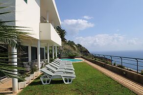 An Uninterrupted 180º Overlooking the Atlantic Ocean