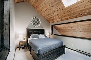 14sw - Pets OK - Fireplace, Sleeps 4!