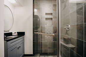 14sw - Pets OK - Fireplace, Sleeps 4!