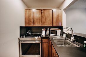 14sw - Pets OK - Fireplace, Sleeps 4!