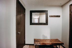 14sw - Pets OK - Fireplace, Sleeps 4!