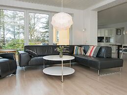 Seaside Holiday Home With Ocean View