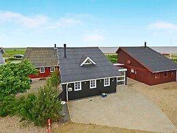 Tasteful Holiday Home in Hemmet near Sea