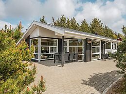 Secluded Holiday Home in Henne near Beach