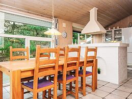 Secluded Holiday Home in Henne near Beach