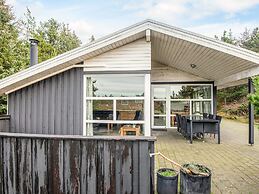 Secluded Holiday Home in Henne near Beach