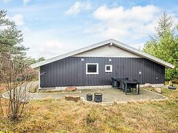 Secluded Holiday Home in Henne near Beach