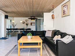 10 Person Holiday Home in Blavand