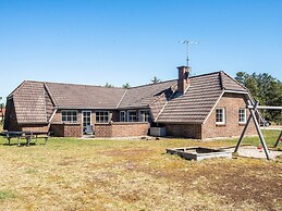 10 Person Holiday Home in Blavand