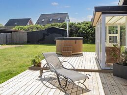 6 Person Holiday Home in Ulfborg