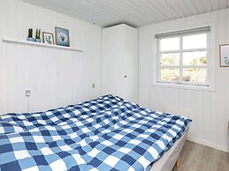 6 Person Holiday Home in Blavand