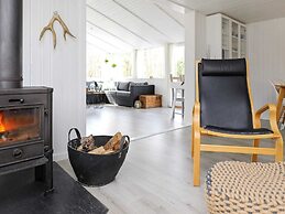 6 Person Holiday Home in Blavand