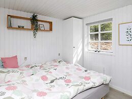 6 Person Holiday Home in Blavand