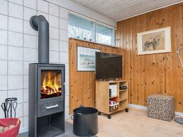 Quaint Holiday Home near Glesborg with Roofed Terrace