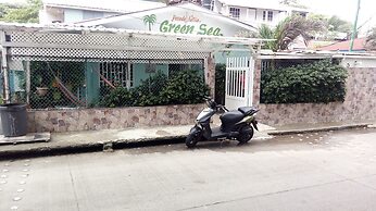 Room in Guest Room - Posada Green Sea in the Harmony Hall Hill Area of