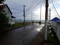 Room in Guest Room - Green Sea Inn in the San Luis Sector